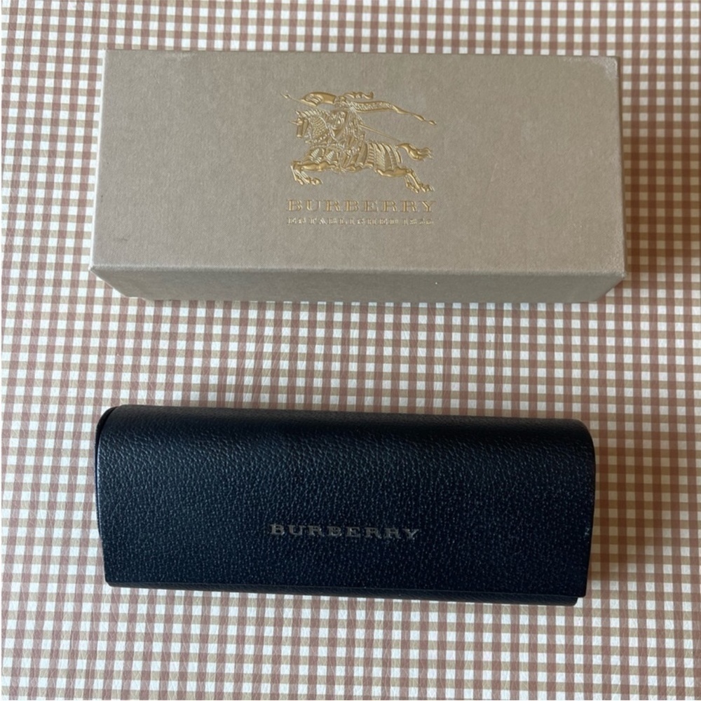 Burberry Leather Sunglasses‎ case w/box